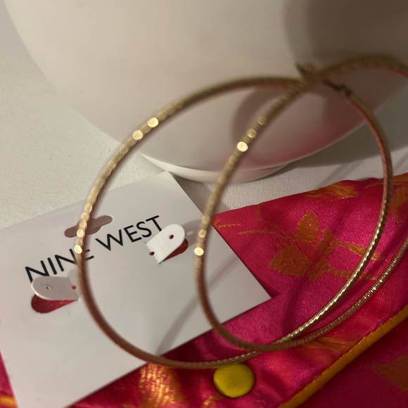 Nine West Gold Tone Large Hoop Earrings Sparkly Glam Diamond Cut Holiday - Picture 9 of 11